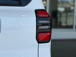 Toyota 4Runner SR5 4WD (Natl) 2026