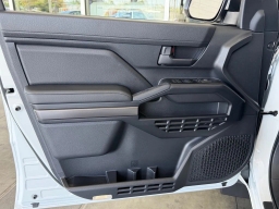 Toyota 4Runner SR5 4WD (Natl) 2026