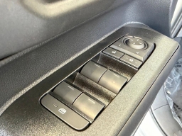 Toyota 4Runner SR5 4WD (Natl) 2026