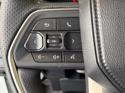Toyota 4Runner SR5 4WD (Natl) 2026