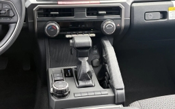 Toyota 4Runner SR5 4WD (Natl) 2026