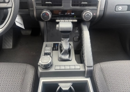 Toyota 4Runner SR5 4WD (Natl) 2026