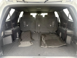 Toyota 4Runner SR5 4WD (Natl) 2026