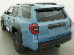Toyota 4Runner SR5 4WD (Natl) 2026