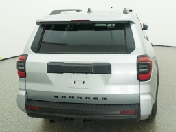 Toyota 4Runner SR5 4WD (Natl) 2026