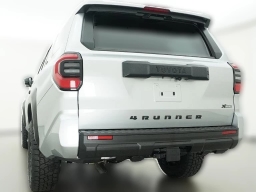 Toyota 4Runner SR5 4WD (Natl) 2026