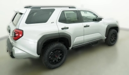 Toyota 4Runner SR5 4WD (Natl) 2026