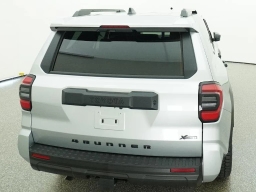 Toyota 4Runner SR5 4WD (Natl) 2026