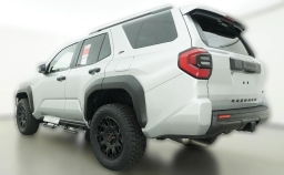 Toyota 4Runner SR5 4WD (Natl) 2026