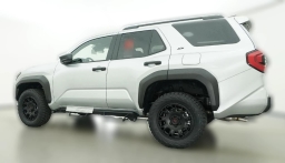 Toyota 4Runner SR5 4WD (Natl) 2026