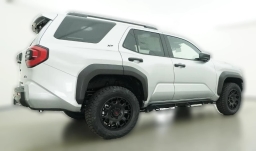Toyota 4Runner SR5 4WD (Natl) 2026