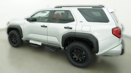 Toyota 4Runner SR5 4WD (Natl) 2026