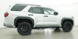 Toyota 4Runner SR5 4WD (Natl) 2026