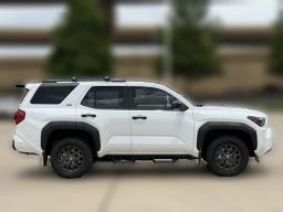 Toyota 4Runner SR5 4WD (Natl) 2026