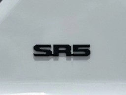 Toyota 4Runner SR5 4WD (Natl) 2026