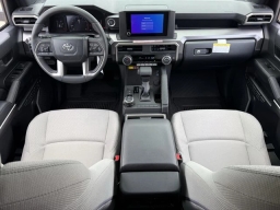Toyota 4Runner SR5 4WD (Natl) 2026