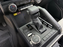 Toyota 4Runner SR5 4WD (Natl) 2026
