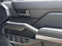 Toyota 4Runner SR5 4WD (Natl) 2026