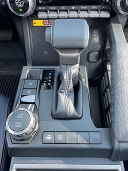 Toyota 4Runner Hybrid Platinum 4WD (Natl) 2026