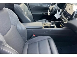 Lexus RX RX 450h+ Luxury AWD 2026