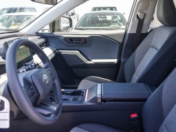 Toyota RAV4 LE FWD (GS) 2026