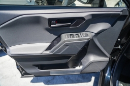 Toyota RAV4 LE FWD (GS) 2026