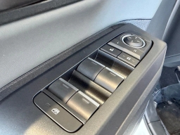 Toyota RAV4 Plug-In Hybrid XSE (Natl) 2026