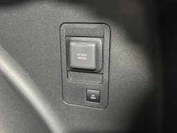 Toyota C-HR SE AWD (Natl) 2026