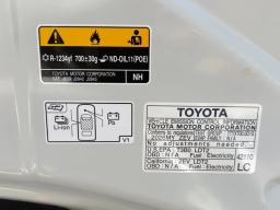 Toyota C-HR SE AWD (Natl) 2026