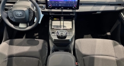 Toyota C-HR SE AWD (Natl) 2026