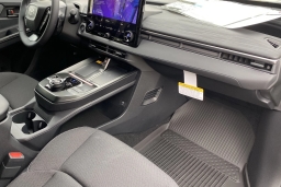 Toyota C-HR SE AWD (Natl) 2026