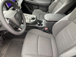 Toyota C-HR SE AWD (Natl) 2026
