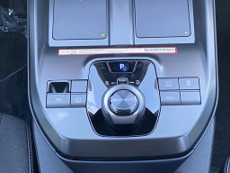 Toyota C-HR SE AWD (Natl) 2026