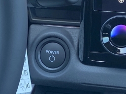 Toyota C-HR SE AWD (Natl) 2026