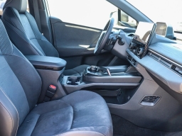 Toyota C-HR XSE AWD (Natl) 2026