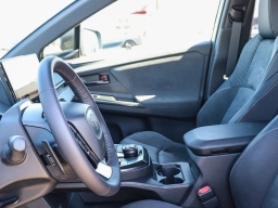 Toyota C-HR XSE AWD (Natl) 2026