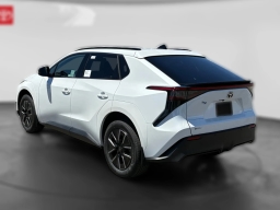 Toyota bZ XLE Plus FWD (Natl) 2026