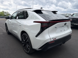 Toyota bZ Limited AWD (Natl) 2026