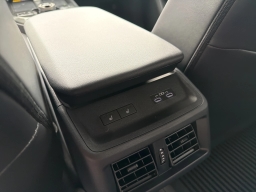Toyota bZ Limited AWD (Natl) 2026