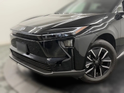 Toyota bZ XLE AWD (Natl) 2026