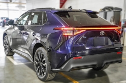 Toyota bZ Limited AWD (Natl) 2026