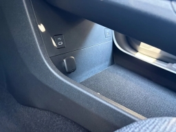 Toyota bZ XLE AWD (Natl) 2026