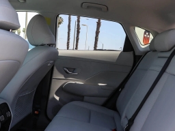 Hyundai Kona SEL Premium FWD 2026