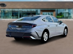 Hyundai Sonata SE FWD 2026