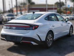 Hyundai Sonata Hybrid Blue FWD 2026
