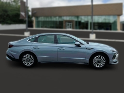 Hyundai Sonata Hybrid SEL FWD 2025