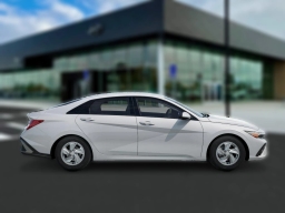 Hyundai Elantra SE Sedan 2026