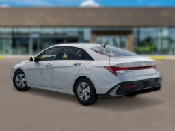 Hyundai Elantra SE Sedan 2026