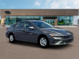 Hyundai Elantra SE Sedan 2026