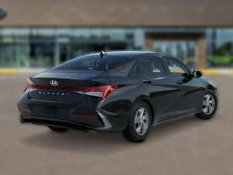 Hyundai Elantra SE Sedan 2026
